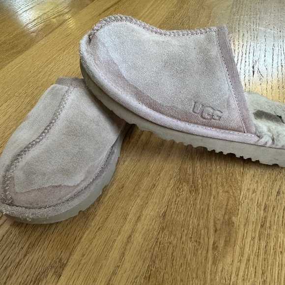 Little Girls Uggs Pink Size 1 Classic Slip On Slipper Suede - Picture 3 of 5
